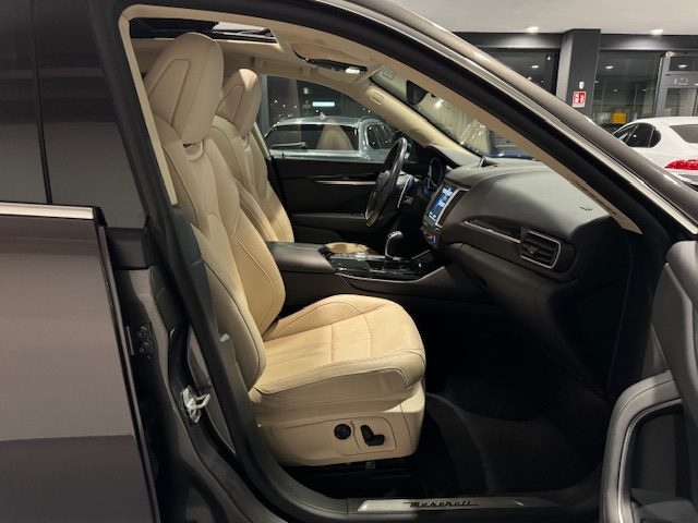 MASERATI Levante usata, con Fendinebbia