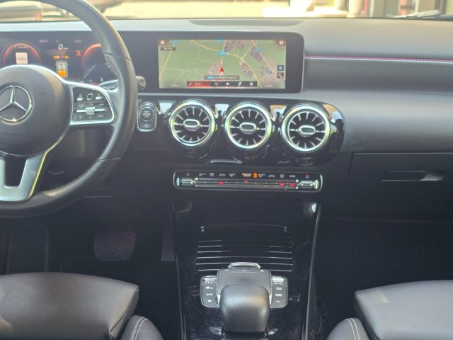MERCEDES-BENZ A 200 usata, con Fari LED