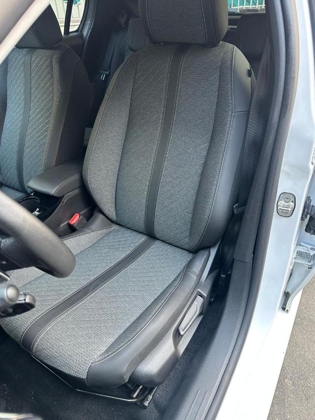 PEUGEOT 208 usata, con Park Distance Control