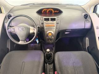 TOYOTA Yaris usata 12