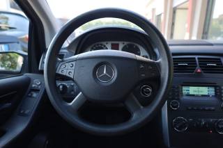 MERCEDES-BENZ B 180 usata, con Volante multifunzione