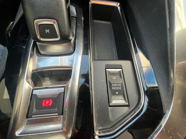 PEUGEOT 3008 usata, con Fari LED