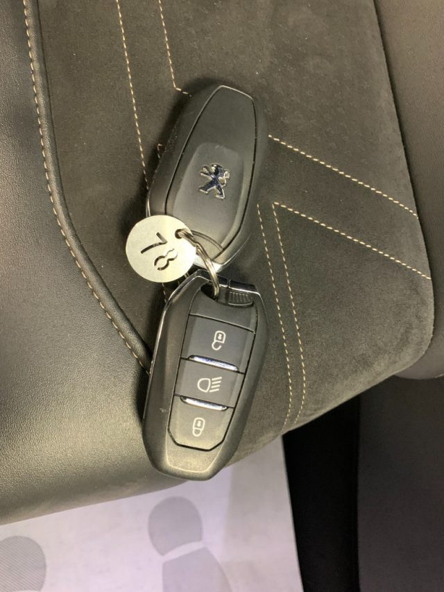 PEUGEOT 3008 usata, con Volante multifunzione