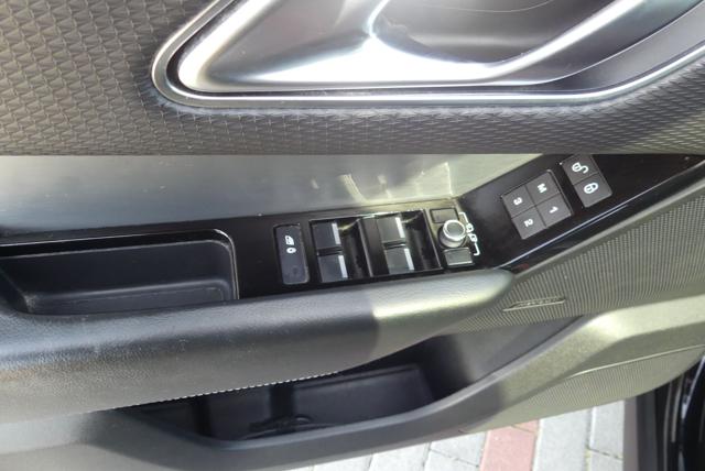 LAND ROVER Range Rover Velar usata, con Sound system