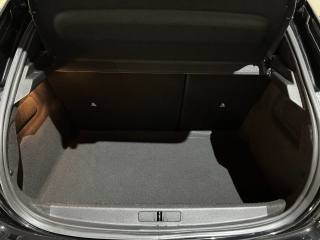 PEUGEOT 208 usata, con Sedile posteriore sdoppiato