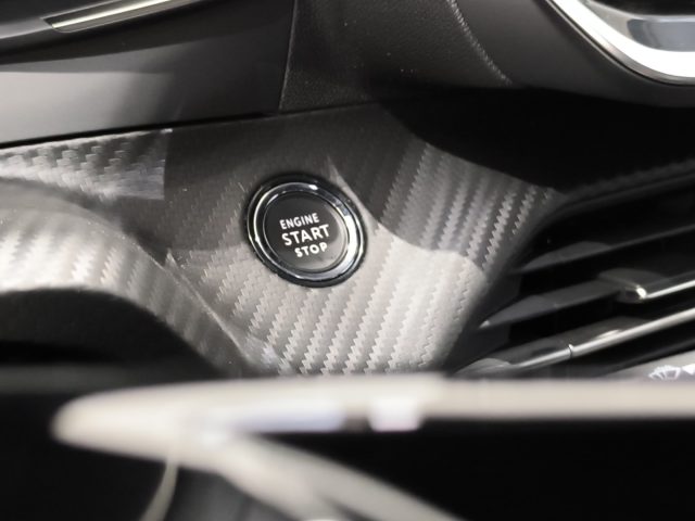 PEUGEOT 2008 usata, con Touch screen