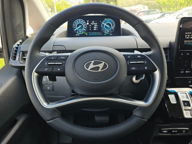 HYUNDAI Staria usata, con Bluetooth