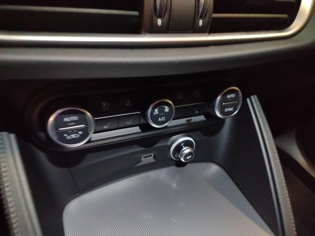 ALFA ROMEO Stelvio usata, con Telecamera per parcheggio assistito