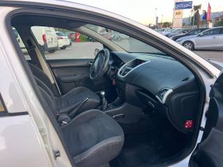 PEUGEOT 206 usata, con Sedile posteriore sdoppiato