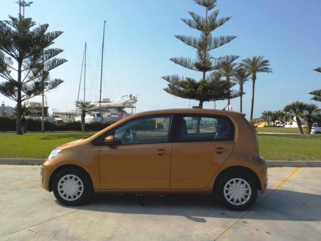 VOLKSWAGEN up! usata, con MP3