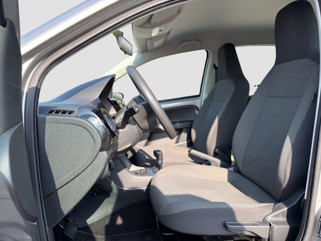 VOLKSWAGEN up! usata 9