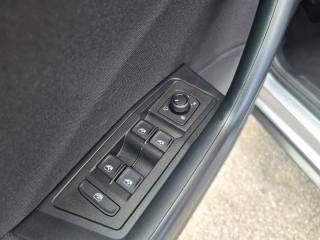 VOLKSWAGEN T-Roc usata, con Schermo multifunzione interamente digitale