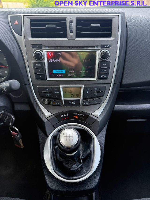 TOYOTA Verso-S usata, con Controllo trazione