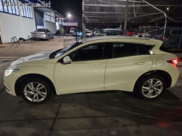 INFINITI Q30 usata, con Airbag laterali