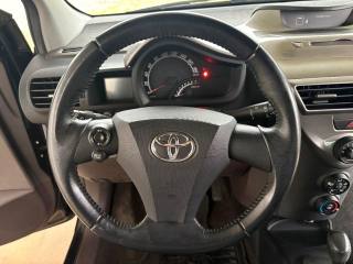 TOYOTA iQ usata, con USB