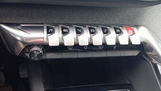 PEUGEOT 3008 usata, con Sensori di parcheggio anteriori