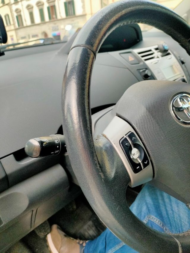 TOYOTA Yaris usata, con Lettore CD