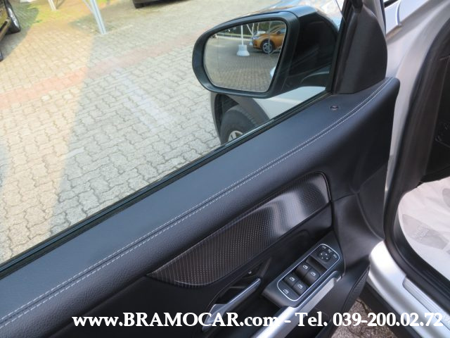 MERCEDES-BENZ GLB 200 usata, con Controllo automatico clima