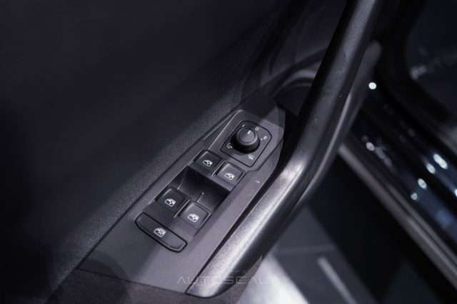 VOLKSWAGEN Taigo usata, con Cruise Control