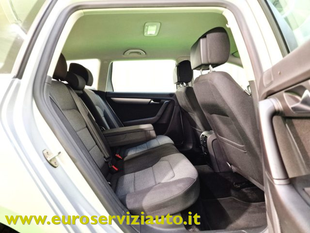 VOLKSWAGEN Passat usata 32