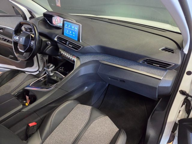 PEUGEOT 3008 usata, con Sensori di parcheggio posteriori