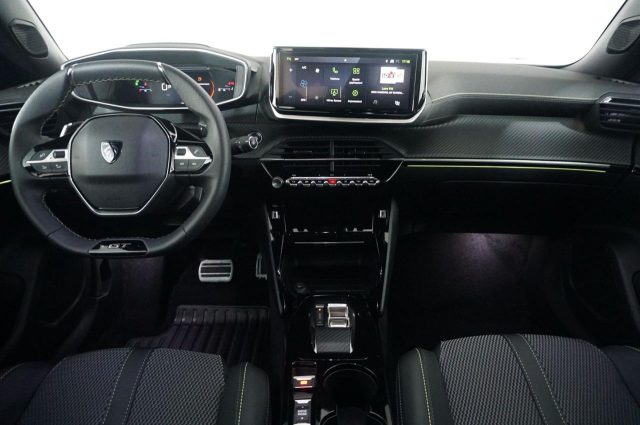 PEUGEOT 2008 usata, con Controllo automatico clima
