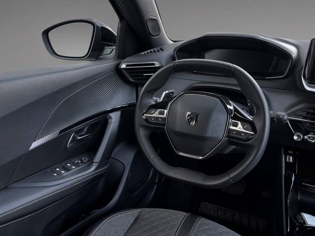 PEUGEOT 2008 usata, con Touch screen
