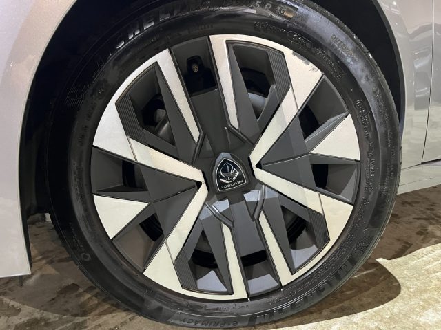 PEUGEOT 208 usata, con Sedile posteriore sdoppiato