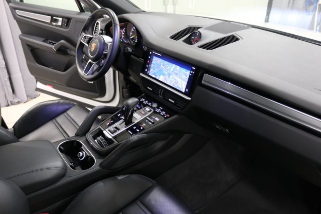 PORSCHE Cayenne usata, con Fari LED