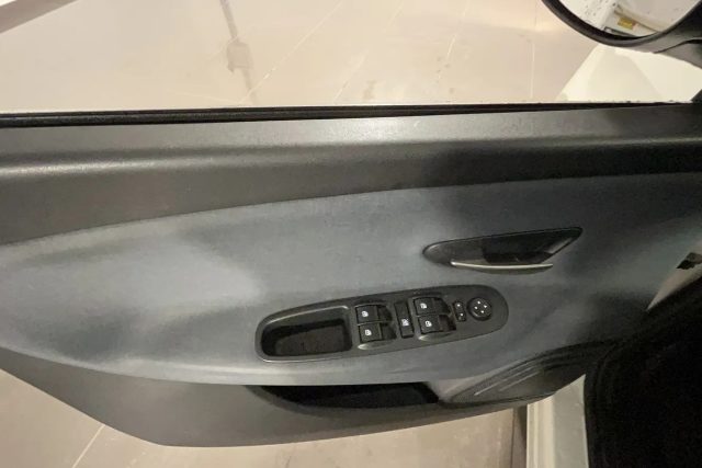 LANCIA Ypsilon usata, con Fendinebbia