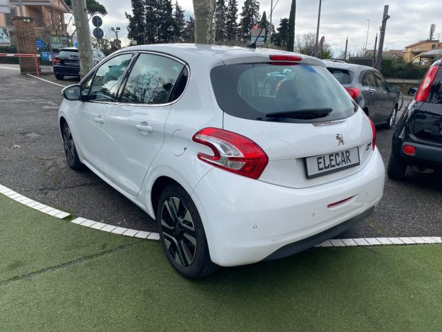PEUGEOT 208 usata, con Autoradio