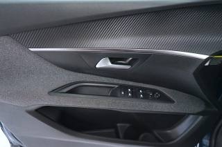 PEUGEOT 5008 usata, con Sensori di parcheggio anteriori