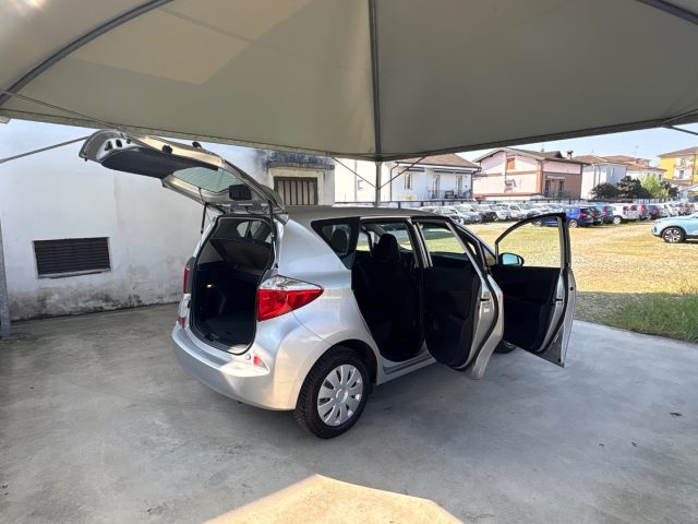 TOYOTA Verso-S usata, con Cerchioni in acciaio