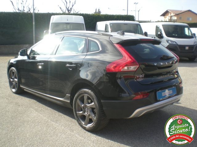 VOLVO V40 Cross Country usata, con Autoradio