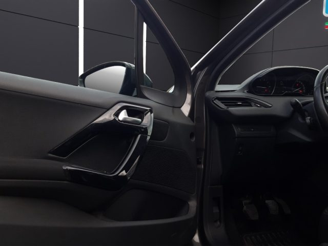 PEUGEOT 208 usata, con USB