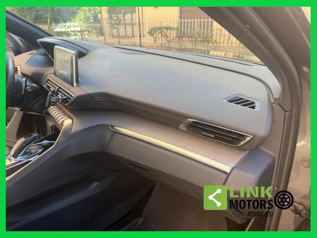 PEUGEOT 3008 usata, con Sensori di parcheggio posteriori