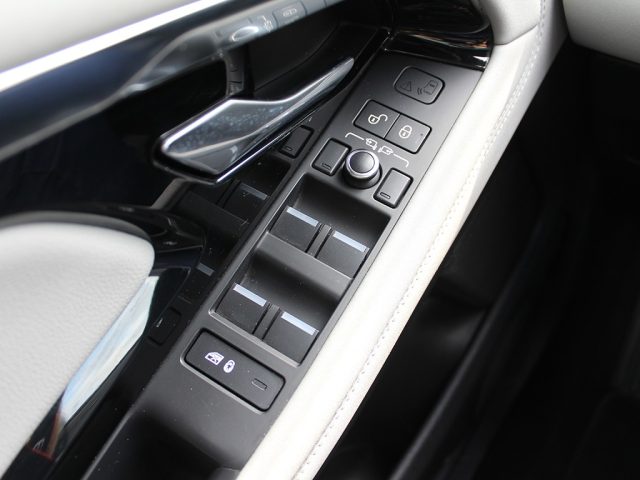 LAND ROVER Range Rover Evoque usata, con Touch screen