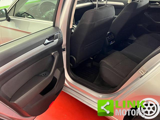 VOLKSWAGEN Passat Variant usata, con Volante in pelle