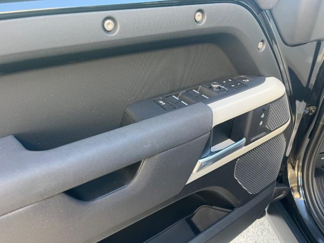 LAND ROVER Defender usata, con Riconoscimento dei segnali stradali