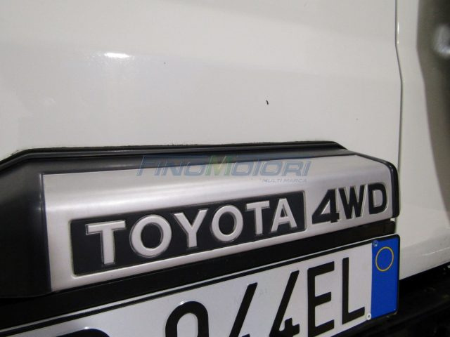TOYOTA Land Cruiser usata 15