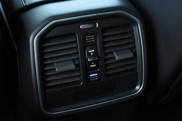 PORSCHE Macan usata, con Volante in pelle