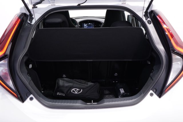 TOYOTA Aygo X usata 28