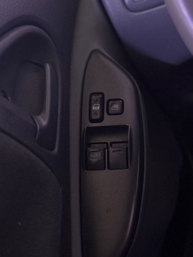 TOYOTA Yaris usata 15