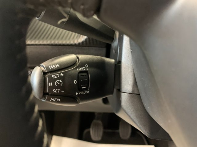 PEUGEOT 2008 usata, con Volante in pelle