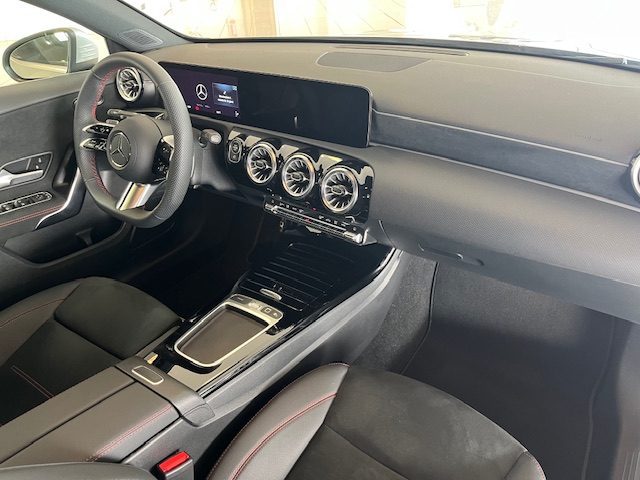 MERCEDES-BENZ A 200 usata, con Volante multifunzione