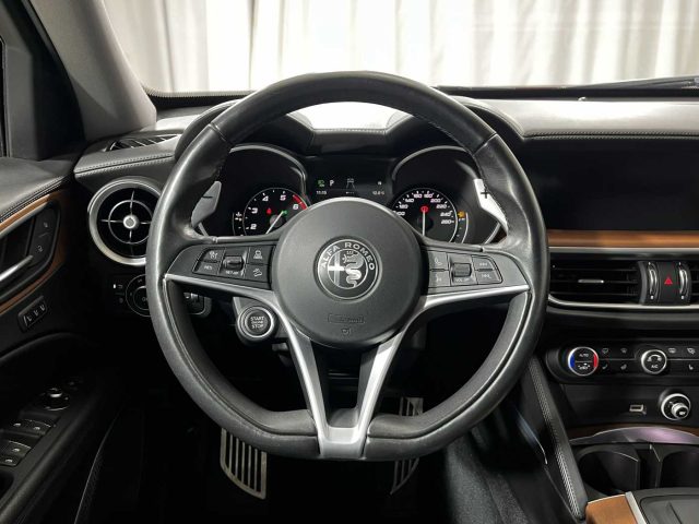 ALFA ROMEO Stelvio usata, con Autoradio digitale