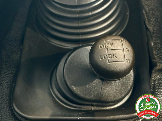 LAND ROVER Defender usata 12