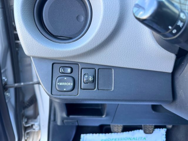 TOYOTA Yaris usata, con Specchietti laterali elettrici