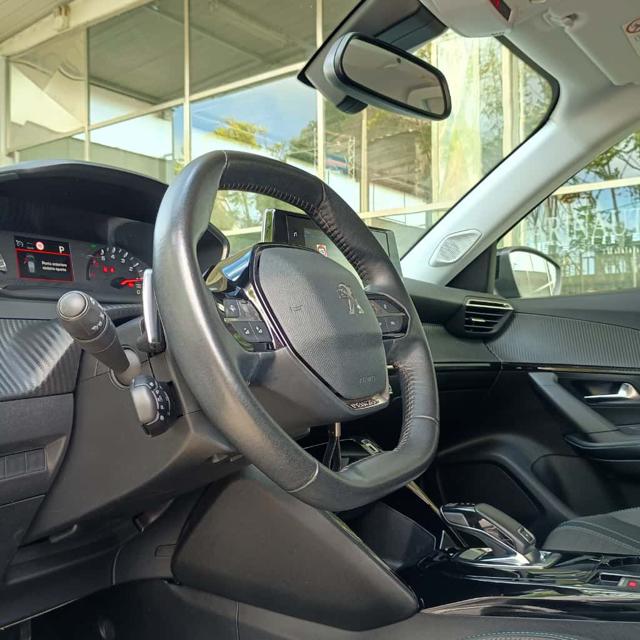 PEUGEOT 2008 usata, con USB