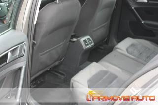 VOLKSWAGEN Golf usata, con USB
